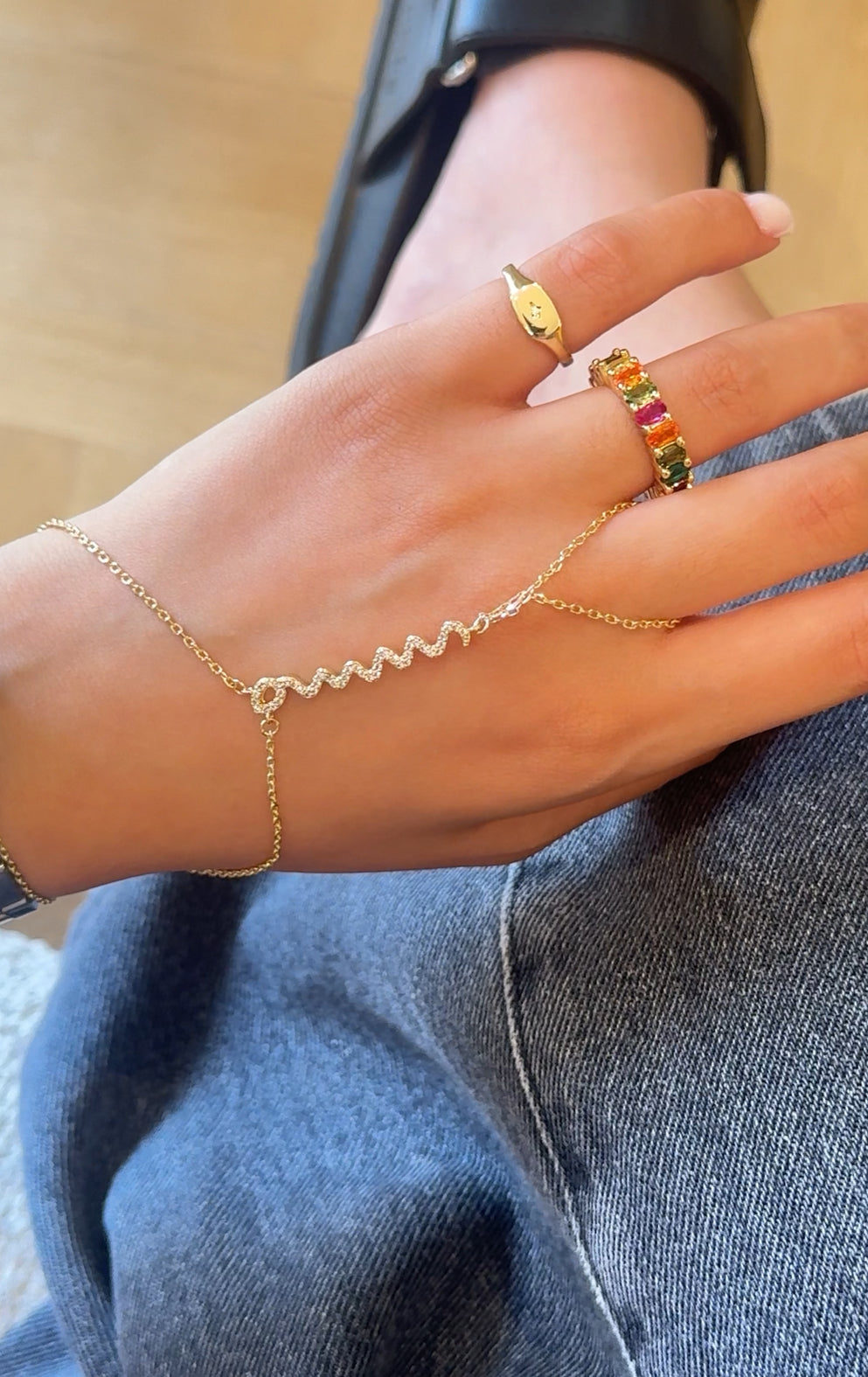 Handchain Serpent