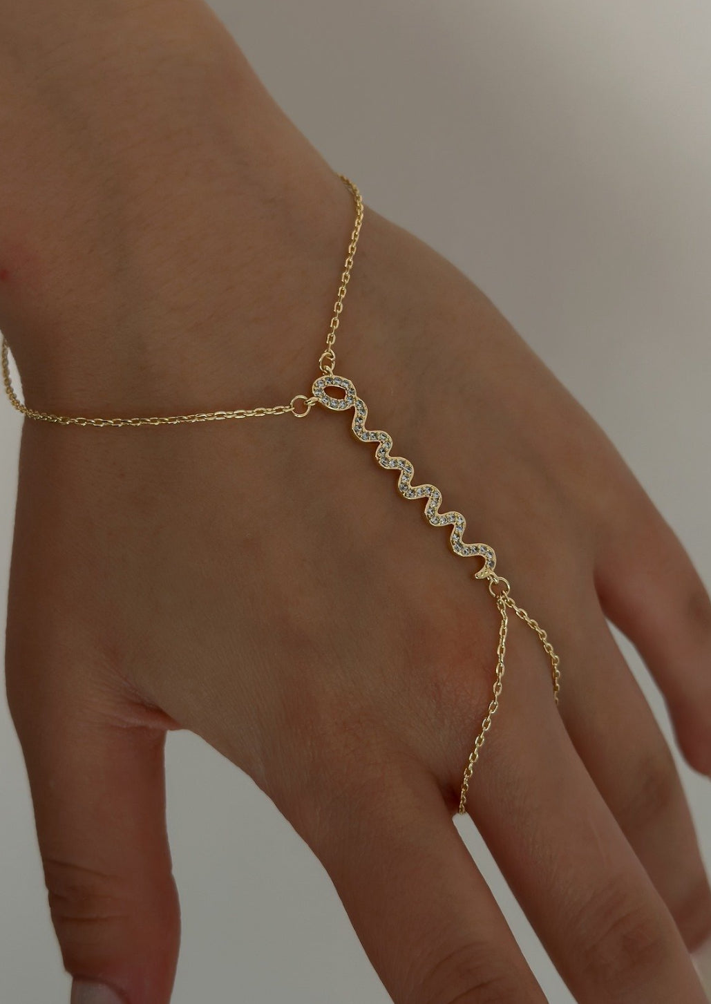 Handchain Serpent